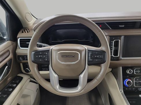 Used 2022 GMC Yukon Denali w/ Advanced Technology Package AWD/4WD image 6