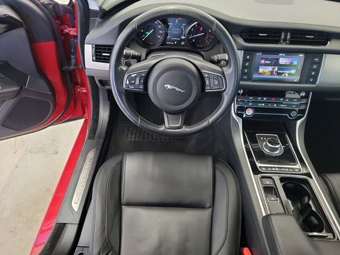 Used 2018 Jaguar XF Premium AWD/4WD image 17