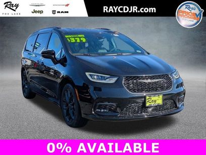 New 2026 Chrysler Pacifica Select