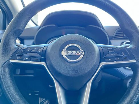 Used 2025 Nissan Versa SV w/ Trunk Package image 28