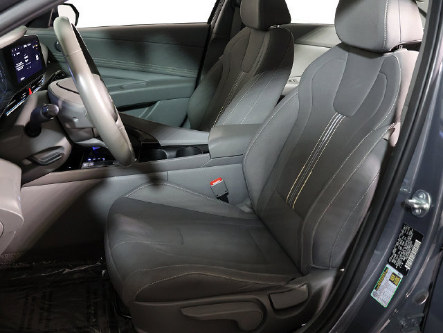 Used 2025 Hyundai Elantra SEL FWD image 4
