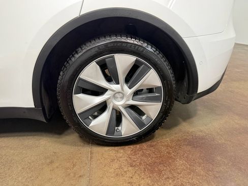 Used 2021 Tesla Model Y Long Range AWD/4WD image 90