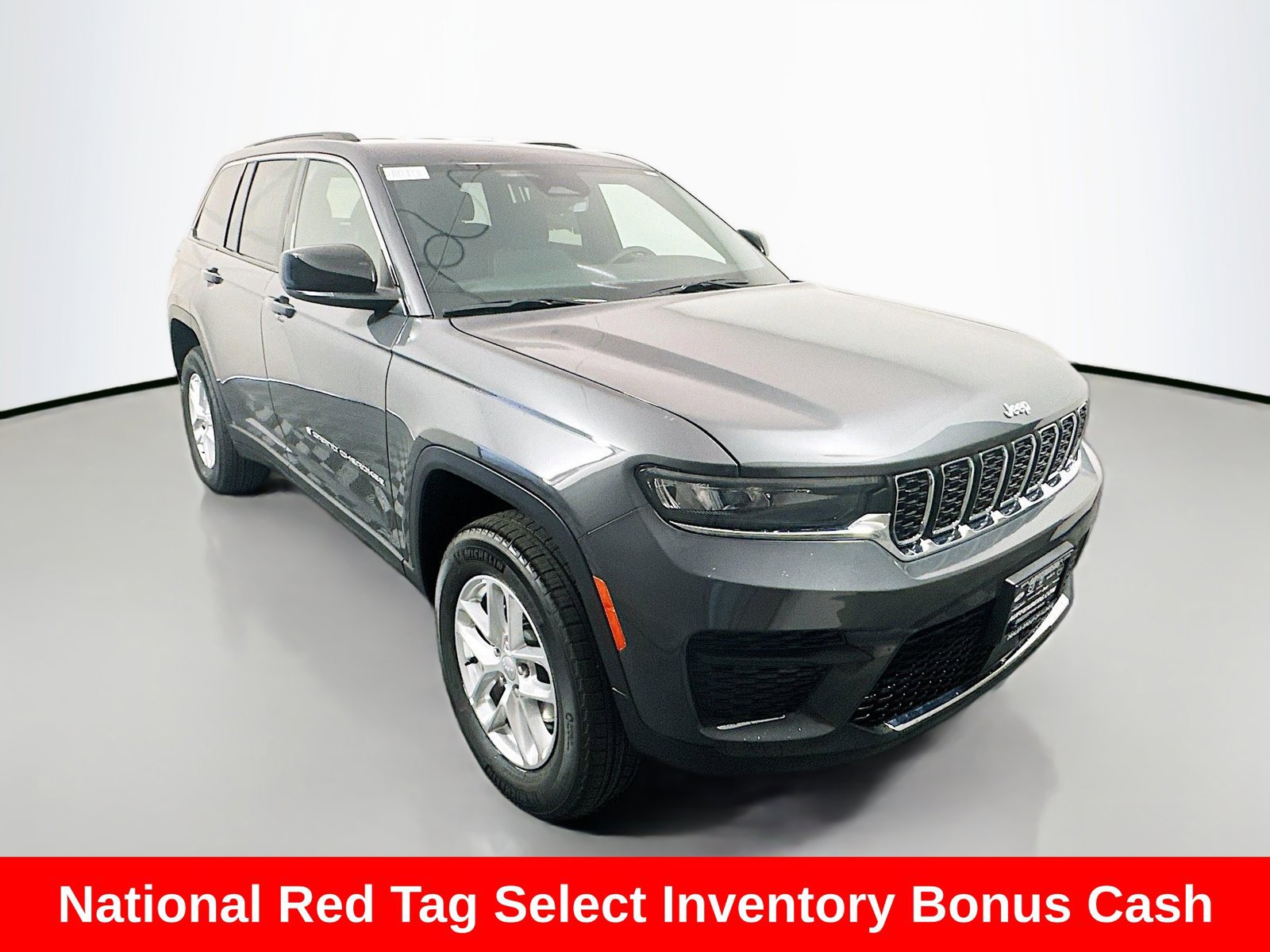 New 2026 Jeep Grand Cherokee Laredo AWD/4WD image 1