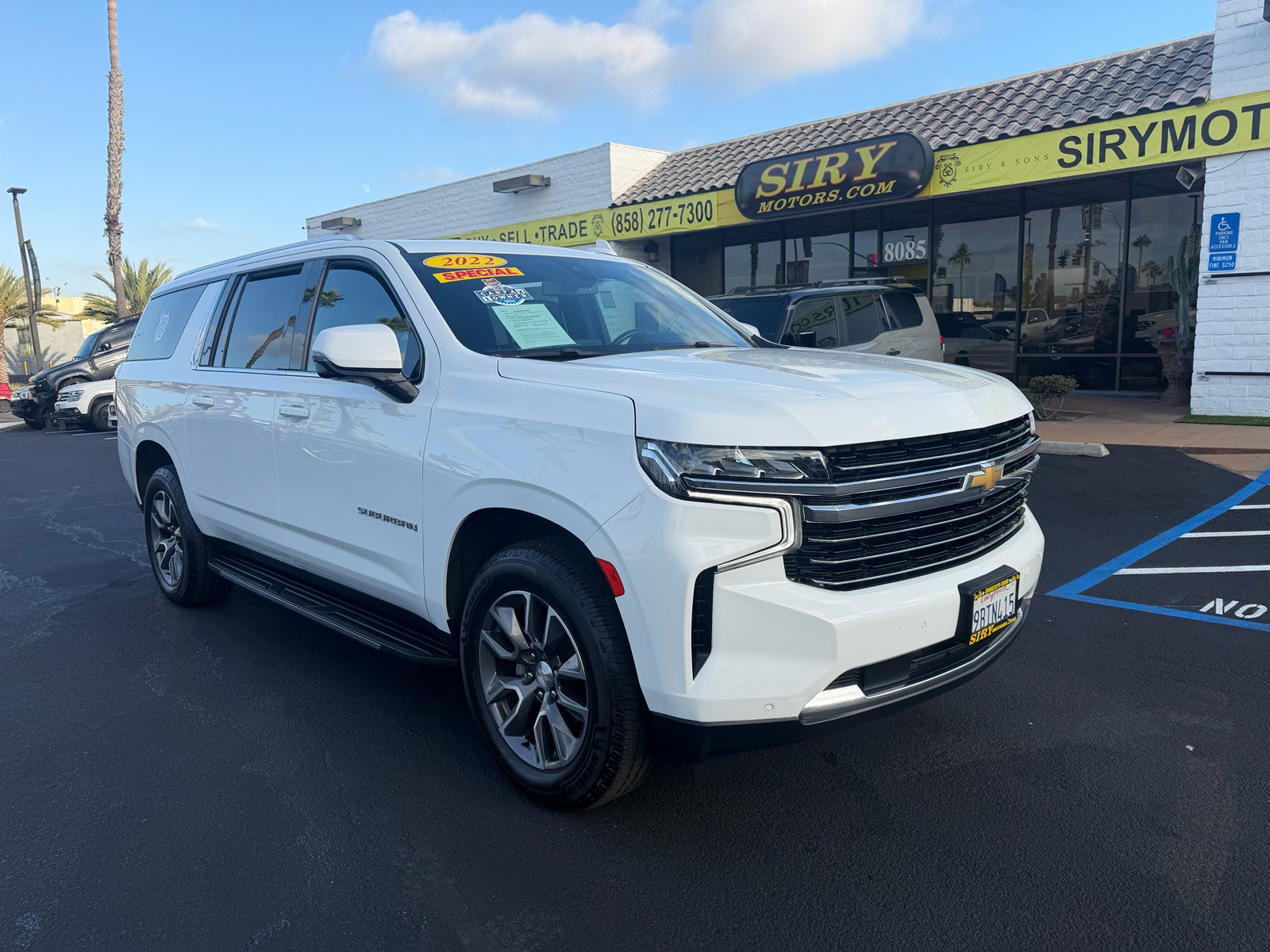 Used 2022 Chevrolet Suburban LT w/ LT Signature Package RWD image 1