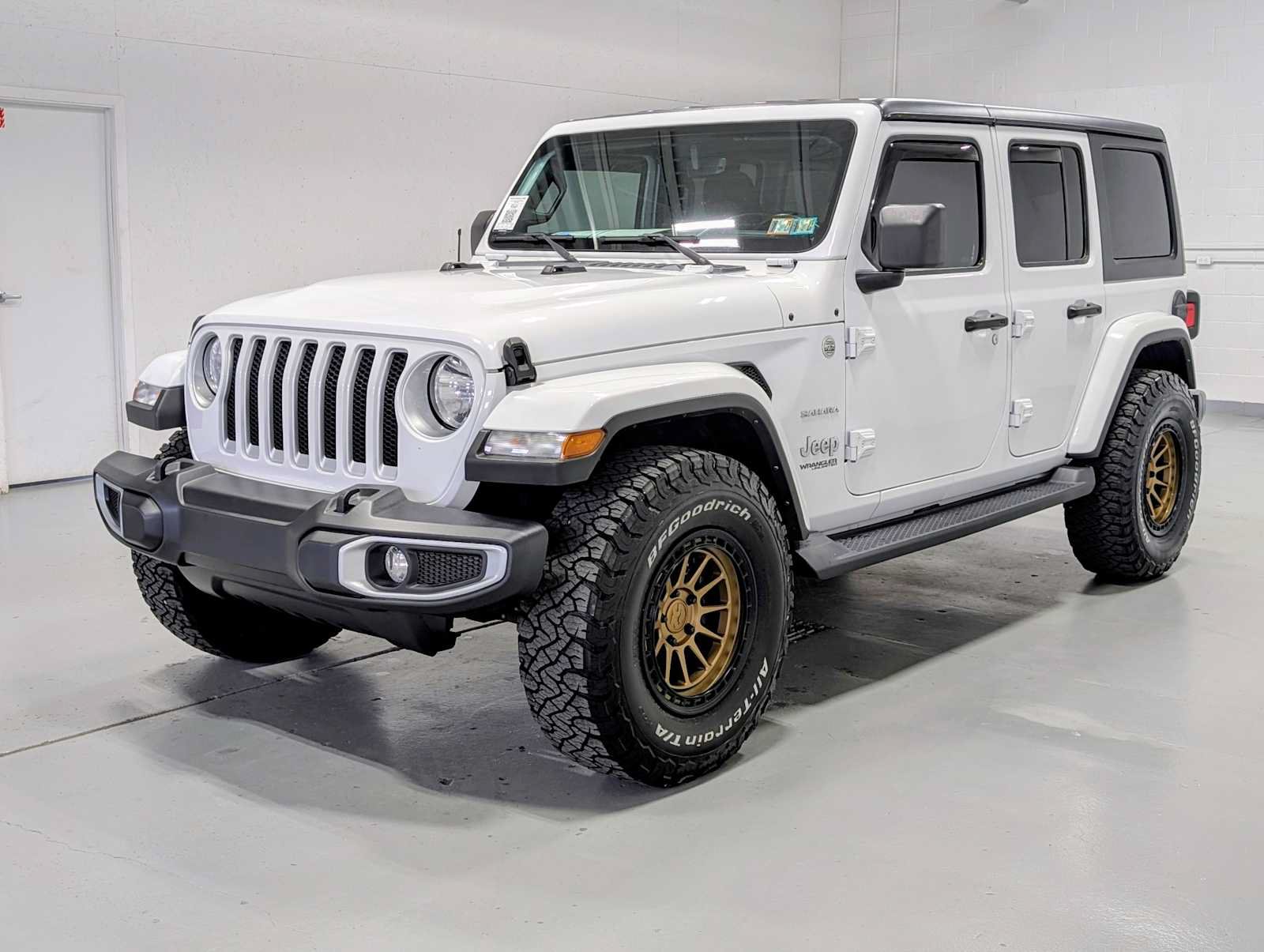 Used 2022 Jeep Wrangler Unlimited Sahara AWD/4WD image 1