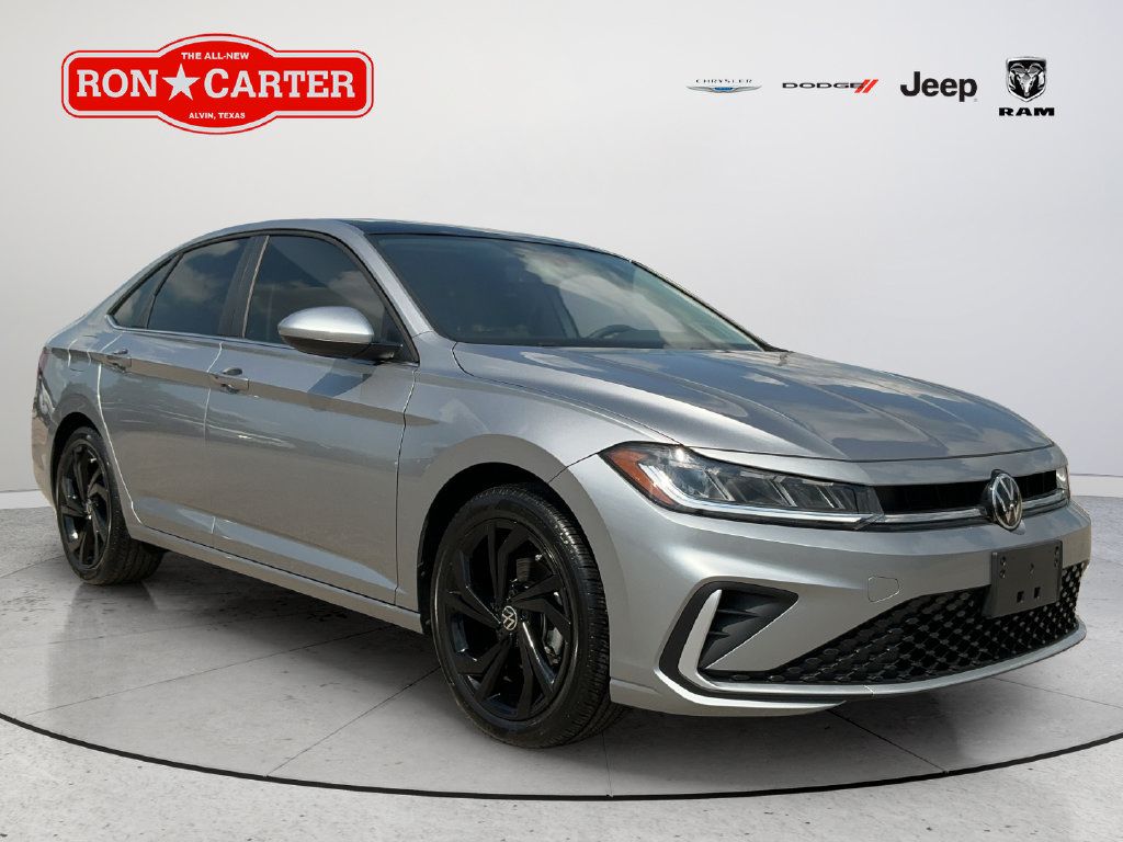 Used 2026 Volkswagen Jetta SE FWD image 1