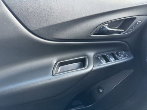 Certified 2024 Chevrolet Equinox LT image 32