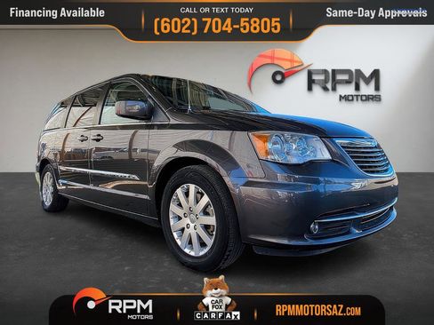 Used 2015 Chrysler Town & Country Touring image 27