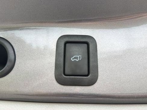 Used 2015 Toyota Highlander Limited w/ Driver Technology Package AWD/4WD image 40