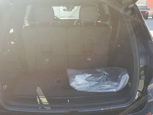 New 2025 Jeep Grand Cherokee L Altitude image 9