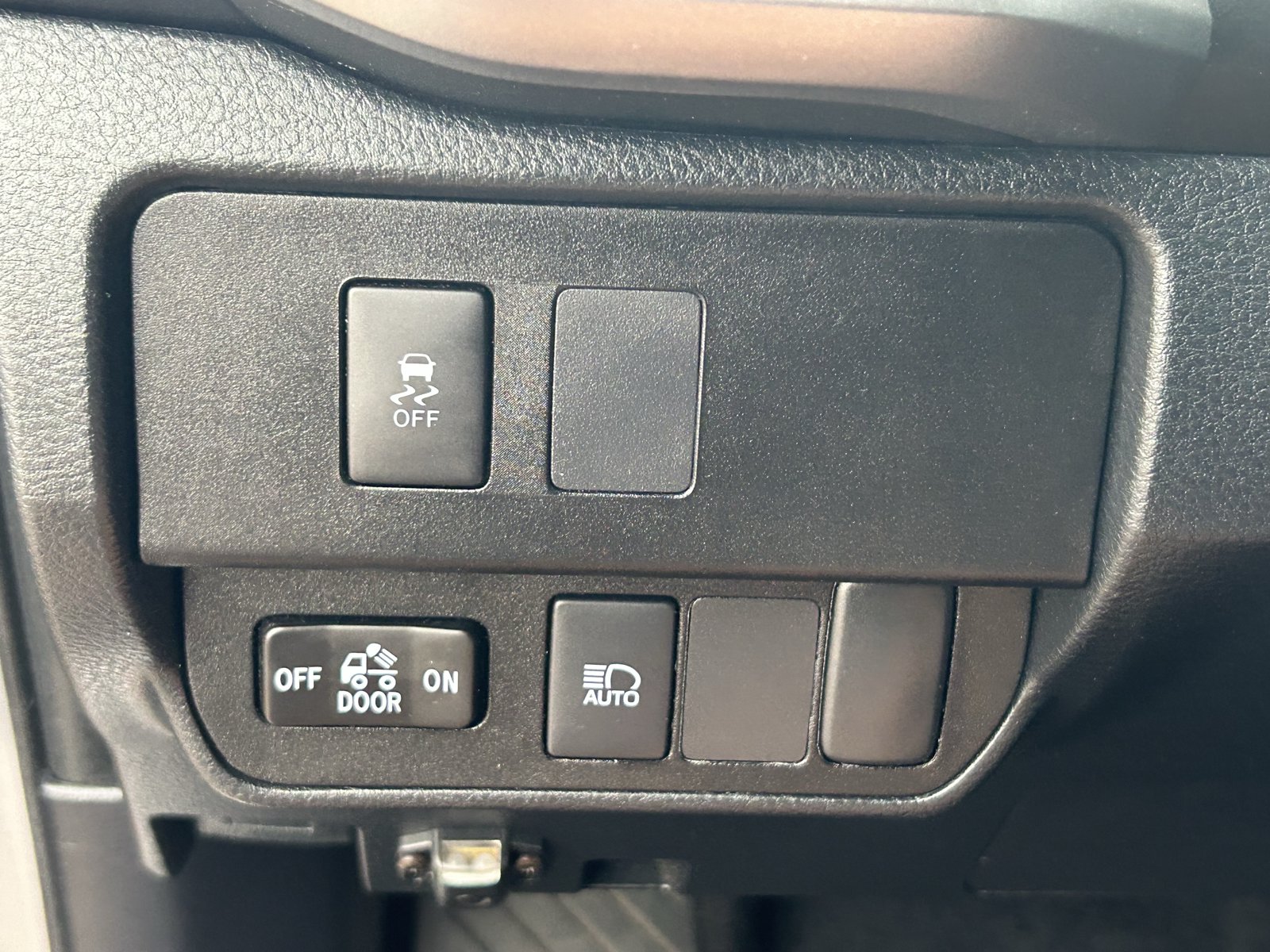 Used 2020 Toyota Tacoma SR5 RWD image 30