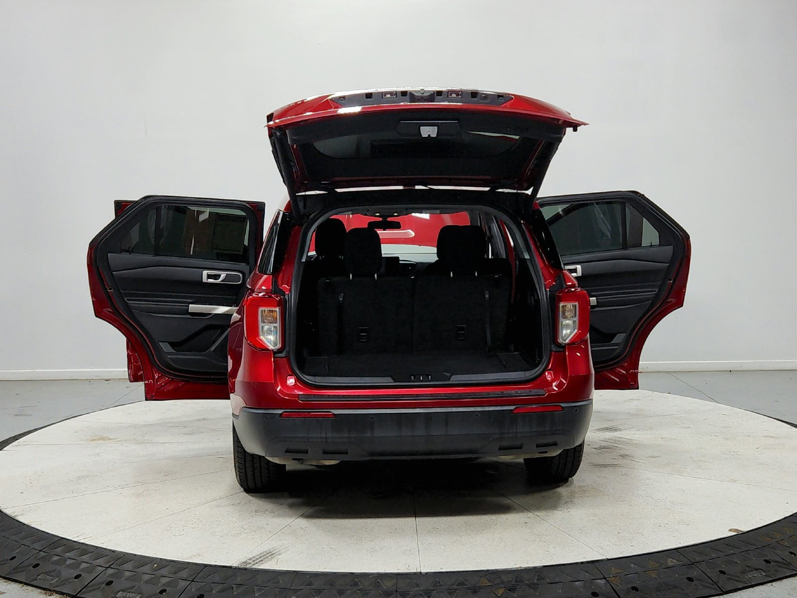 Used 2021 Ford Explorer XLT RWD image 15