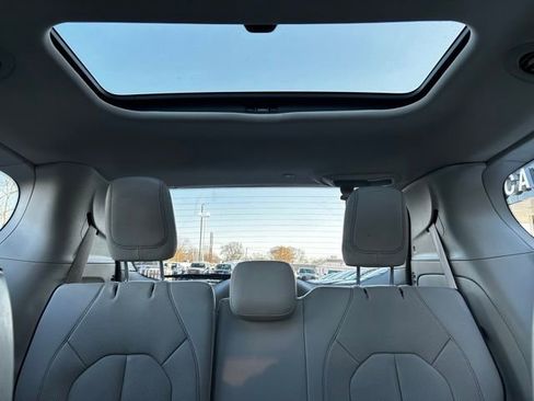 Used 2020 Chrysler Pacifica Limited w/ Tire & Wheel Group image 36