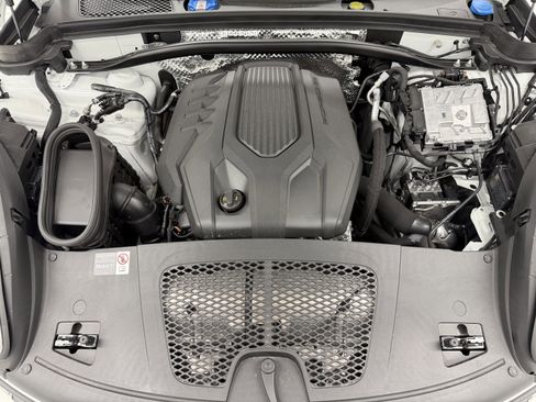 Certified 2026 Porsche Macan AWD/4WD image 67