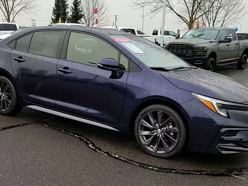 Used 2024 Toyota Corolla SE image 2