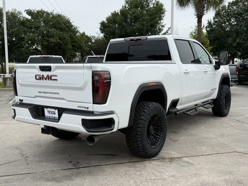 Used 2025 GMC Sierra 2500 AT4 AWD/4WD image 5