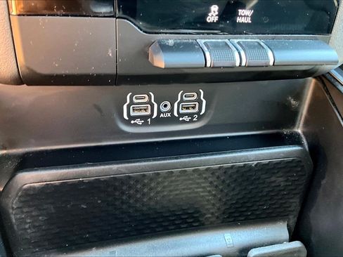 Used 2022 RAM 1500 Big Horn AWD/4WD image 32