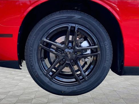Used 2021 Dodge Challenger SXT w/ Driver Convenience Group RWD image 21