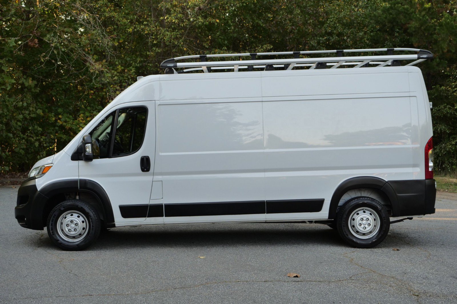 Used 2023 RAM ProMaster 2500 w/ Convenience Group FWD image 7
