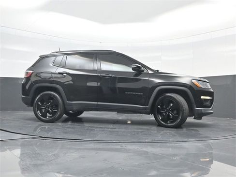 Used 2018 Jeep Compass Altitude image 50