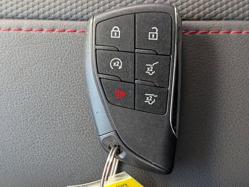 Used 2022 Chevrolet Suburban RST w/ Sport Performance Package image 31