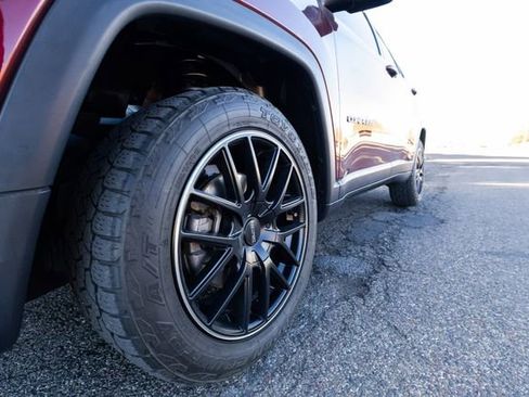 Used 2022 Jeep Compass Limited image 11