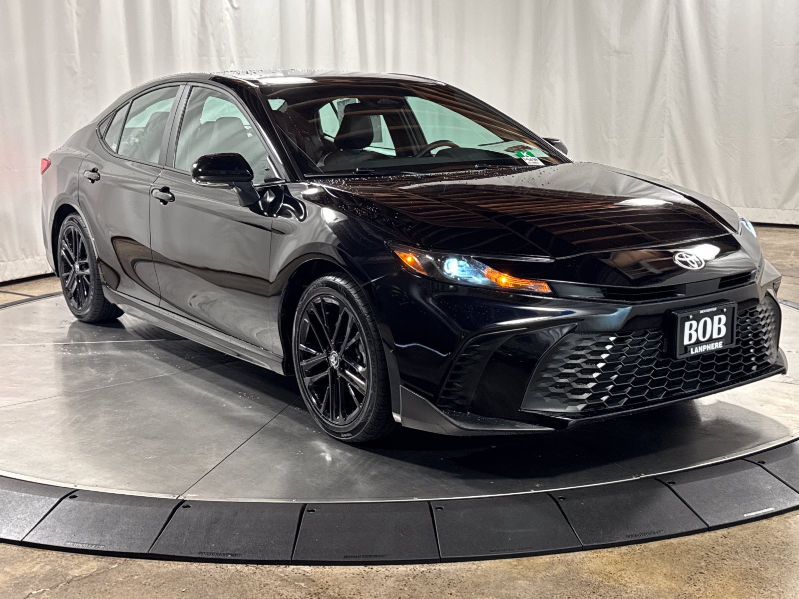 Used 2025 Toyota Camry SE FWD image 7