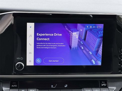 Used 2025 Toyota Camry SE image 3