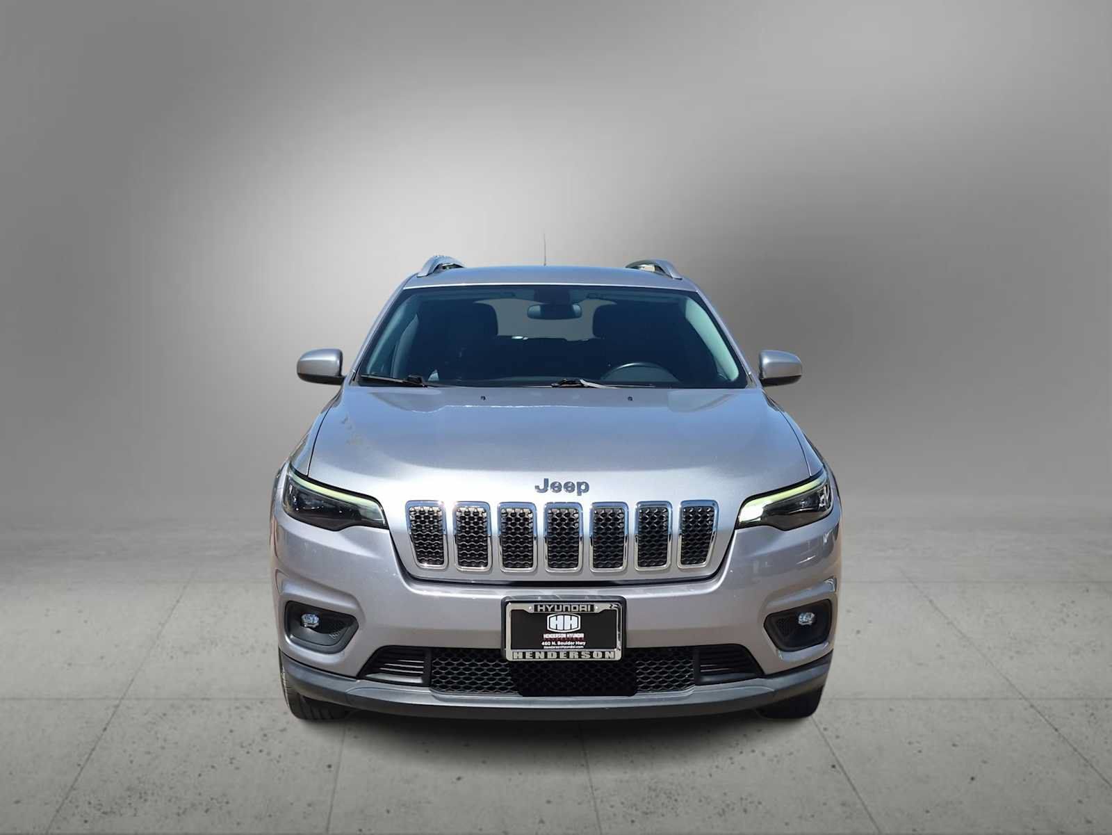 Used 2019 Jeep Cherokee Latitude Plus w/ Cold Weather Group AWD/4WD image 3