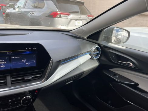 Used 2025 Chevrolet Trax LT w/ LT Convenience Package image 33