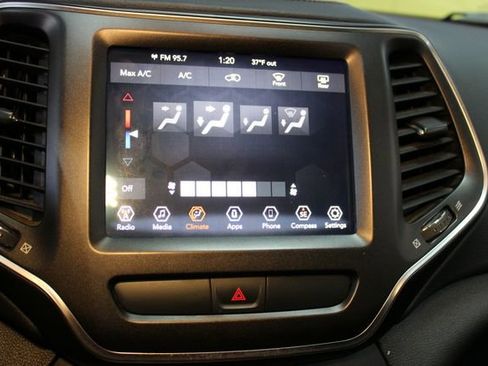 Used 2019 Jeep Cherokee Trailhawk AWD/4WD image 24