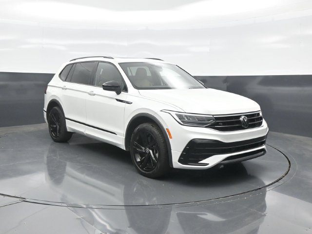 Used 2023 Volkswagen Tiguan SE R-Line FWD image 1