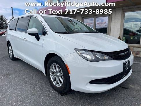 Used 2023 Chrysler Voyager LX image 39