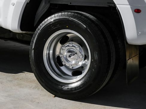 Used 2020 Ford F350 Lariat w/ Lariat Value Package image 48