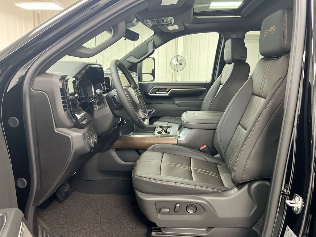 New 2026 Chevrolet Silverado 2500 High Country w/ Technology Package AWD/4WD image 21