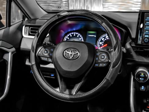 Used 2020 Toyota RAV4 XLE w/ Convenience Package FWD image 19