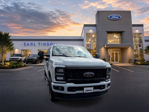 Used 2026 Ford F350 Lariat w/ Black Appearance Package AWD/4WD image 2