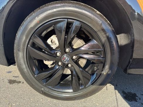 Used 2024 Buick Encore GX Sport Touring image 9