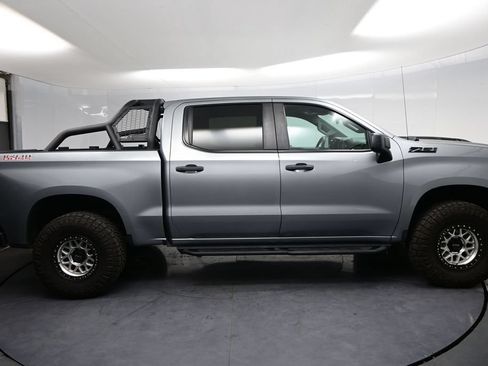 Used 2025 Chevrolet Silverado 1500 Custom Trail Boss w/ LPO, Dark Essentials Package AWD/4WD image 4