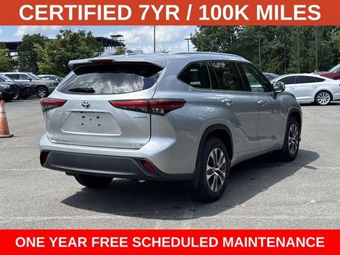 Used 2022 Toyota Highlander XLE AWD/4WD image 2