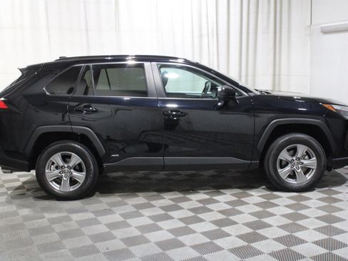Used 2024 Toyota RAV4 LE AWD/4WD image 28