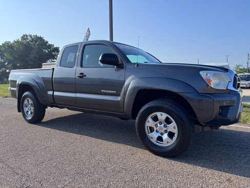Used 2012 Toyota Tacoma 4x4 Access Cab w/ SR5 Pkg image 1