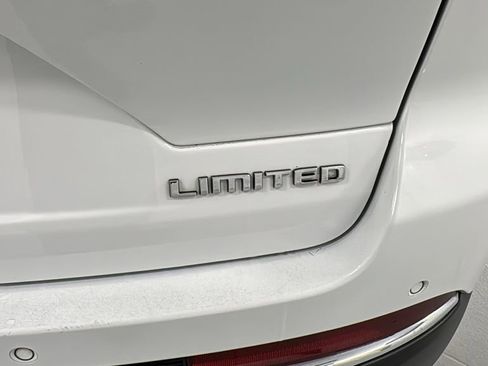 Used 2024 Jeep Grand Cherokee Limited image 36