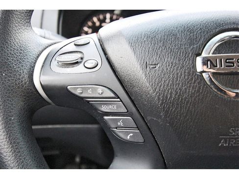 Used 2017 Nissan Pathfinder S image 10