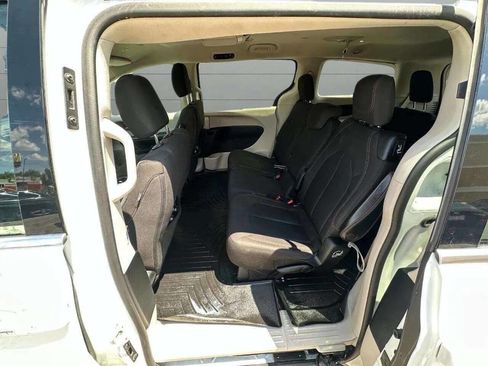 Used 2018 Chrysler Pacifica Touring Plus w/ Tire & Wheel Group image 31