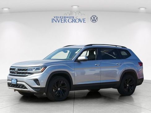 Certified 2023 Volkswagen Atlas SE w/ Black Wheel Package AWD/4WD image 3