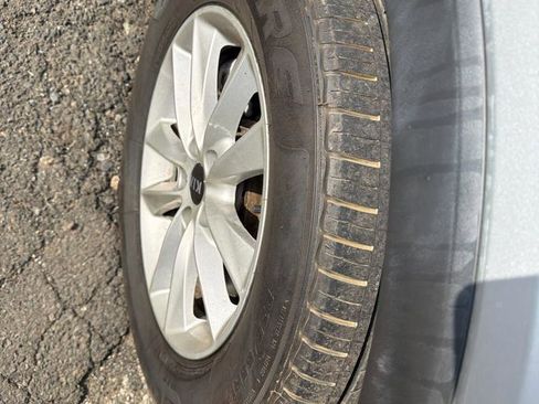 Used 2019 Kia Sorento LX image 10