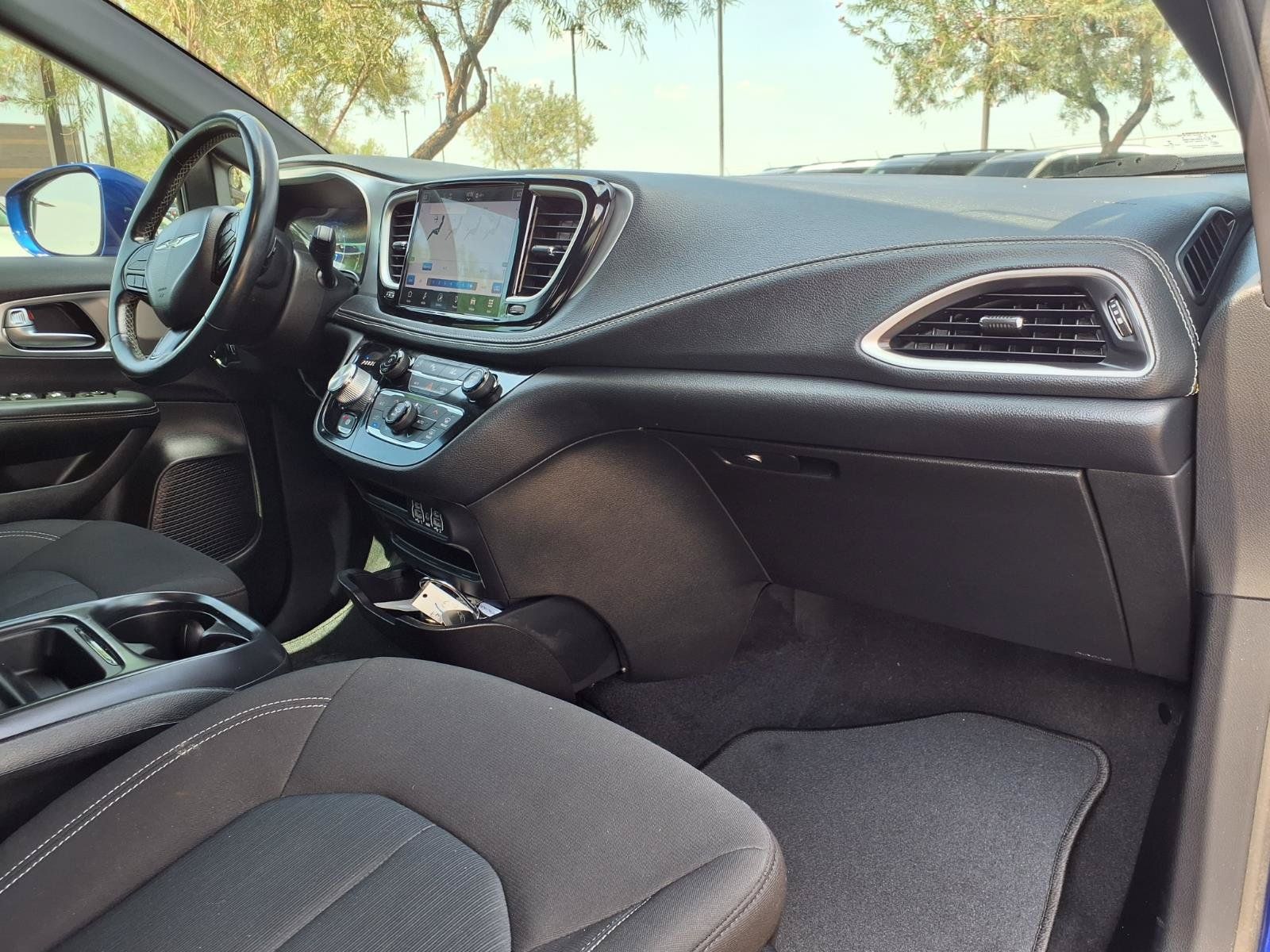 Used 2021 Chrysler Pacifica Touring w/ S Appearance Package FWD image 10
