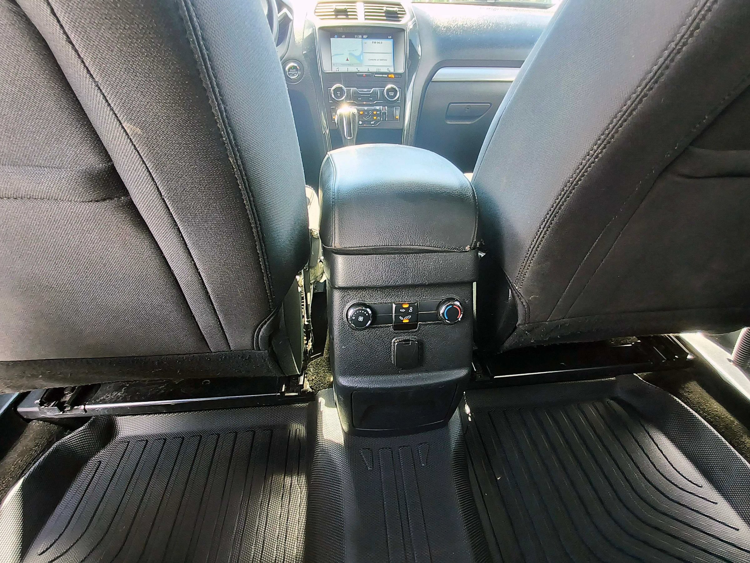 Used 2018 Ford Explorer XLT w/ Equipment Group 201A FWD image 14