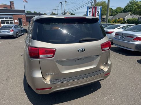 Used 2017 Kia Sedona LX FWD image 9